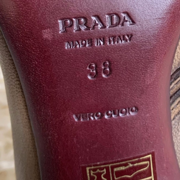 Vintage Prada Pump in Antiqued Tan Leather - Picture 4 of 8
